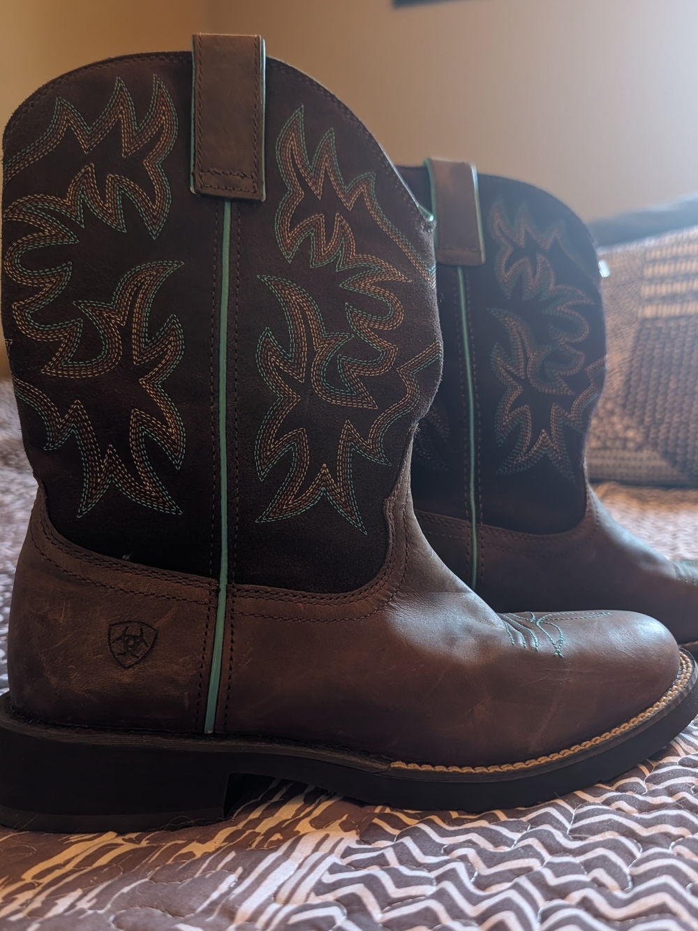 Ariat Women's Delilah Boots. New, never worn. 8B